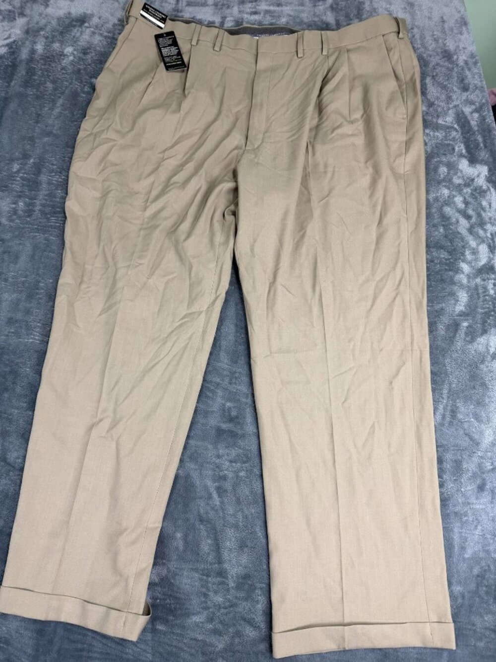 Haggar Mens Classic Fit Premium Comfort Pleated Dress Pants 46x32 Brown NWT